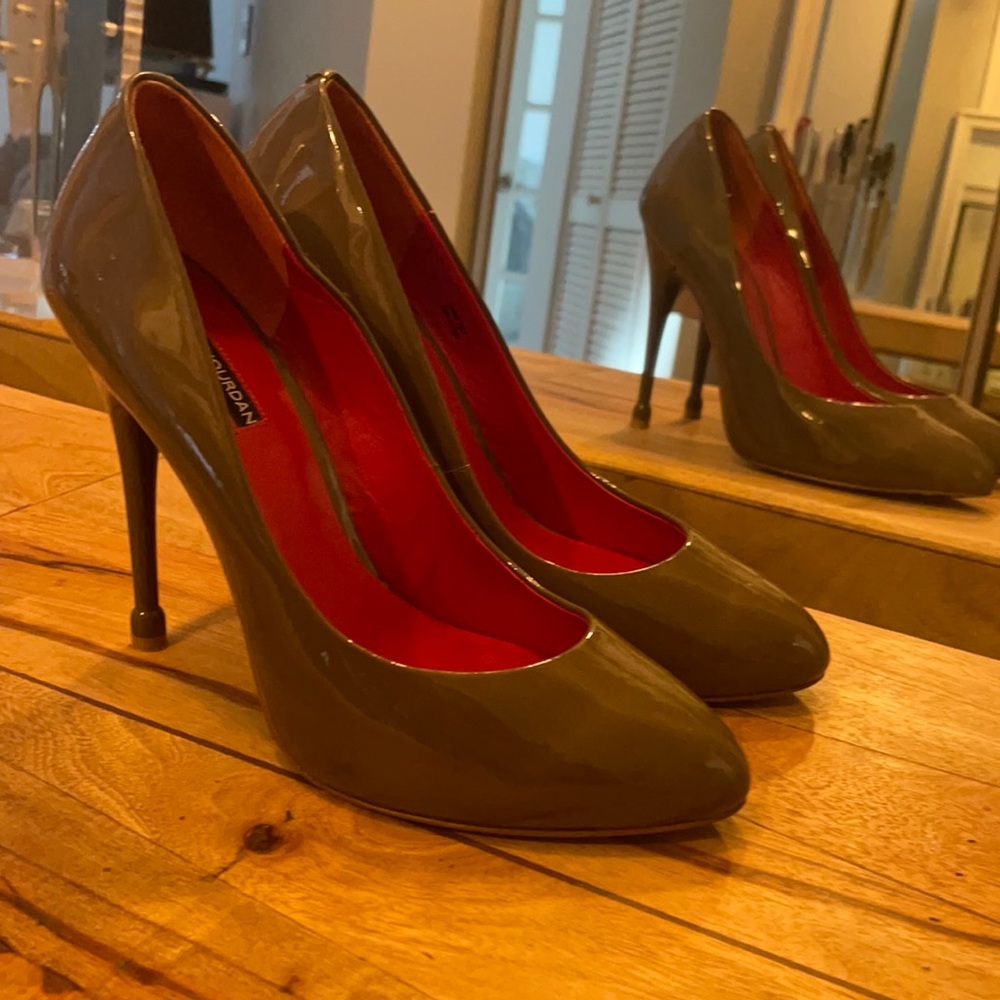 Super SEXY! Size 10 Leather Upper and Leather sole.